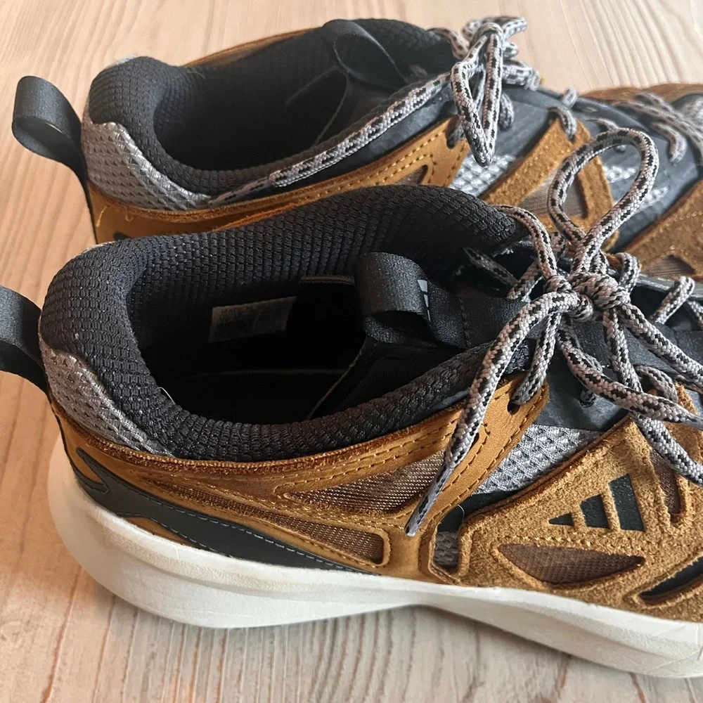 Adidas men’s kantai trail sneaker Black and Brown sneaker size 11